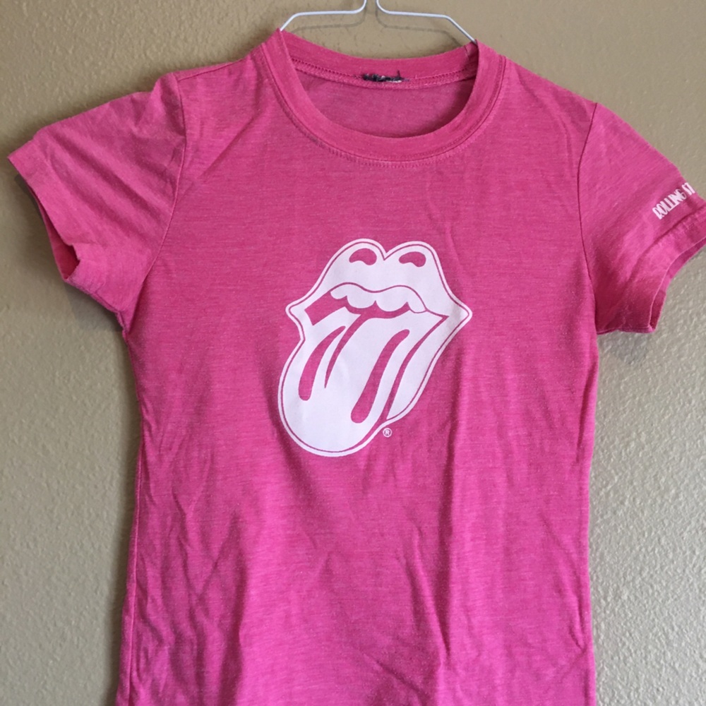 Ladies’ Rolling Stones fitted tee in pink